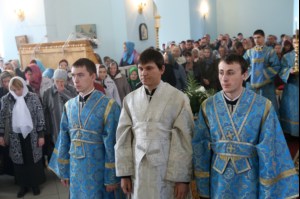 Божественная литургия в храме в честь Покрова Пресвятой Богородицы города Петровска