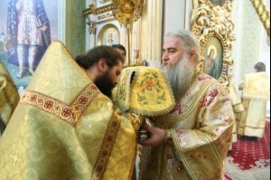 Божественная литургия в храме в честь Покрова Пресвятой Богородицы г.Саратова