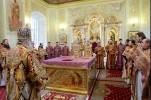 Митрополит Лонгин совершил Чин умовения ног