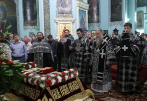 Утреня с Чином погребения в Духосошественском кафедральном соборе города Саратова