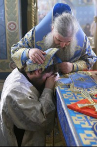 Божественная литургия в Свято-Троицком соборе Саратова