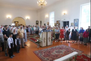 Божественная литургия в храме в честь Покрова Пресвятой Богородицы р.п. Новые Бурасы