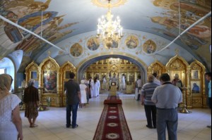 Крещальная литургия в Свято-Троицком соборе Саратова
