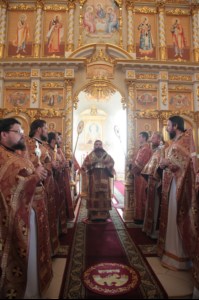 Божественная литургия в Свято-Троицком кафедральном соборе города Вольска