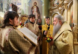 Митрополит Лонгин совершил Великую Рождественскую вечерню в Покровском храме Саратова