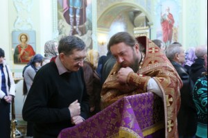 В Великий Четверг Митрополит Лонгин совершил Литургию Василия Великого и Чин умовения ног