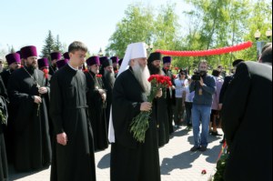 Митрополит Лонгин принял участие в торжественных мероприятиях в парке Победы на Соколовой горе