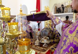 Божественная литургия в храме во имя святителей Василия Великого, Григория Богослова, Иоанна Златоуста г. Саратова