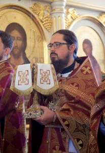 Божественная литургия на Архиерейском подворье — храме во имя преподобного Серафима Саровского города Саратова
