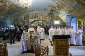 Митрополит Лонгин совершил Царские часы, Изобразительны, Великую вечерню и Крещальную литургию в Свято-Троицком кафедральном соборе Саратова