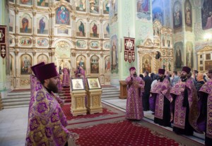 Всенощное бдение в храме в честь Покрова Пресвятой Богородицы г.Саратова