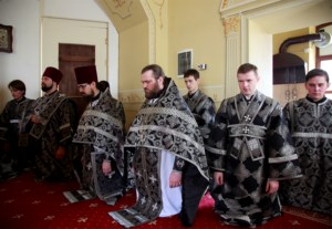 Литургия Преждеосвященных Даров на Архиерейском подворье — храме во имя святого апостола и евангелиста Иоанна Богослова при Саратовской православной духовной семинарии