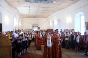 Божественная литургия в храме в честь Рождества Христова с. Вязовка Татищевского района