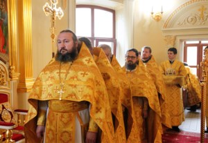Божественная литургия на Архиерейском подворье — храме во имя святого апостола и евангелиста Иоанна Богослова при Саратовской православной духовной семинарии