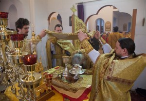 Божественная литургия в храме во имя святых первоверховных апостолов Петра и Павла г.Красноармейска