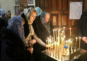 Божественная литургия и панихида в храме во имя святителя и чудотворца Николая на Елшанском кладбище г. Саратова