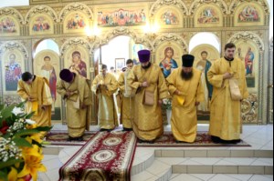 Божественная литургия в храме святых первоверховных апостолов Петра и Павла г. Красноармейска
