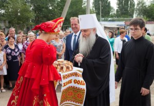 Митрополит Лонгин освятил спортивный зал школы и дом культуры села Сторожевка