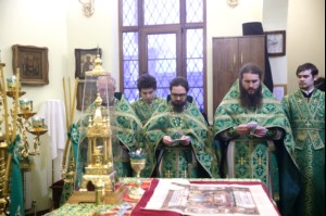 Божественная литургия на Архиерейском подворье — храме во имя преподобного Серафима Саровского г.Саратова