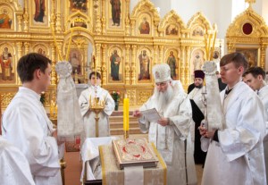 Митрополит Лонгин совершил отпевание иерея Александра Сычева