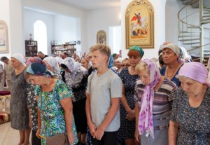 Божественная литургия в храме святых первоверховных апостолов Петра и Павла г. Красноармейска