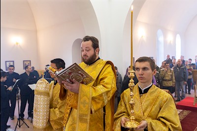 Божественная литургия в храме святых Царственных страстотерпцев п. Дубки Саратовского района