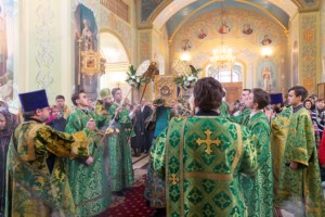Божественная литургия в храме в честь Покрова Пресвятой Богородицы г. Саратова