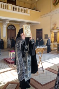 Литургия Преждеосвященных Даров на Архиерейском подворье — в храме святого апостола и евангелиста Иоанна Богослова
