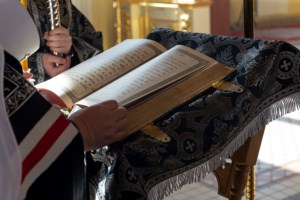 Царские часы на Архиерейском подворье — в храме во имя святого апостола и евангелиста Иоанна Богослова
