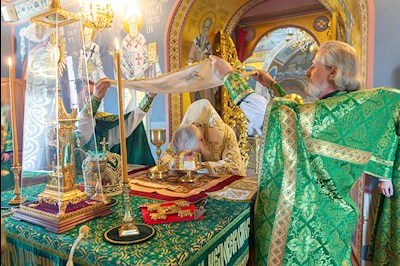 Божественная литургия в Свято-Троицком кафедральном соборе г. Саратова
