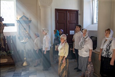 Божественная литургия на Архиерейском подворье — в храме в честь иконы Божией Матери «Утоли моя печали» г. Саратова