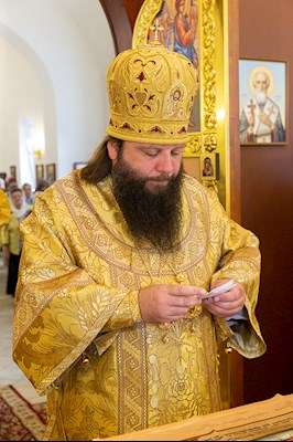 Епископ Манхэттенский Николай совершил Божественную литургию в храме святителя Николая Японского г. Саратова