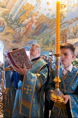 Божественная литургия в Свято-Троицком кафедральном соборе г. Саратова