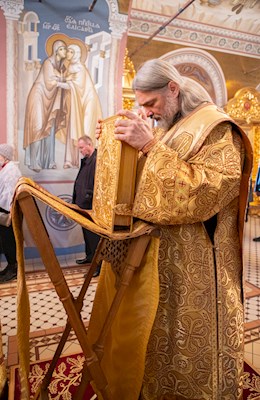 Митрополит Игнатий совершил Божественную литургию в Свято-Троицком кафедральном соборе г. Саратова