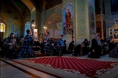 Великое повечерие с чтением канона преподобного Андрея Критского в Покровском храме г. Саратова