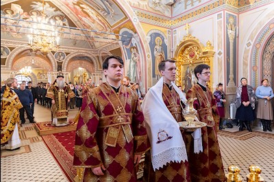 Божественная литургия в Свято-Троицком кафедральном соборе г. Саратова