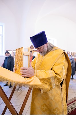 Митрополит Игнатий совершил Божественную литургию в храме святителя Николая Японского г. Саратова