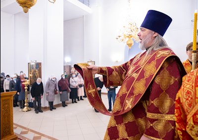 Митрополит Игнатий совершил Божественную литургию в Петропавловском храме Саратова