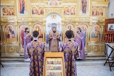 Митрополит Игнатий совершил Божественную литургию в храме святителя Иоанна Златоуста в п. Зональный г. Саратова
