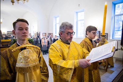 Митрополит Игнатий совершил Божественную литургию в храме во имя святителя Николая Японского г. Саратова