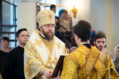 Митрополит Игнатий совершил Божественную литургию в храме святителей Василия Великого, Григория Богослова и Иоанна Златоустого г. Саратова