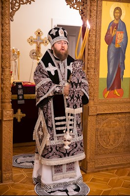 Митрополит Игнатий совершил ночную Литургию Преждеосвященных Даров в крестовом храме священномученика Гермогена, епископа Тобольского (Саратовского и Царицынского)