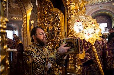 Митрополит Игнатий совершил вечернюю Литургию Преждеосвященных Даров в Свято-Троицком кафедральном соборе г. Саратова