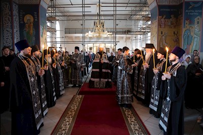 Митрополит Игнатий совершил великое повечерие с чтением Великого покаянного канона преподобного Андрея Критского в Свято-Никольском мужском монастыре г. Саратова