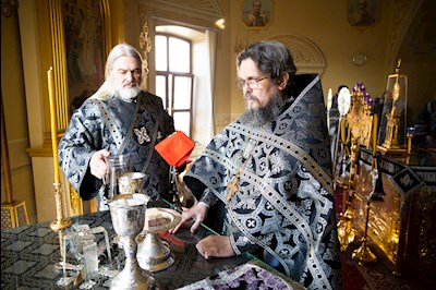 Митрополит Игнатий совершил Литургию Преждеосвященных Даров в храме святого апостола и евангелиста Иоанна Богослова при СПДС