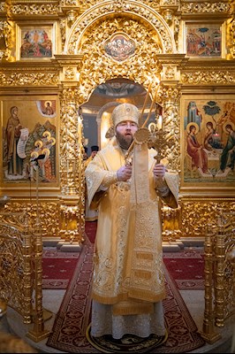 Митрополит Игнатий совершил Божественную литургию в Свято-Троицком кафедральном соборе Саратова