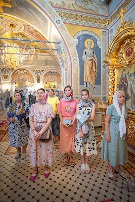 Митрополит Игнатий совершил Божественную литургию в Свято-Троицком кафедральном соборе Саратова