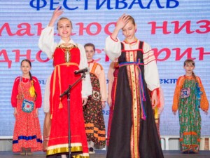 Православные гимназисты и воспитанники центра «Колосок» приняли участие в фестивале традиционной культуры