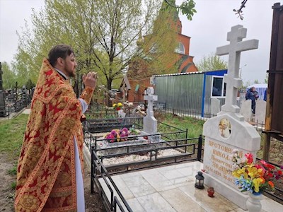 На Радоницу совершено поминовение усопших священнослужителей