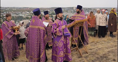 В Вольске освящен поклонный крест
